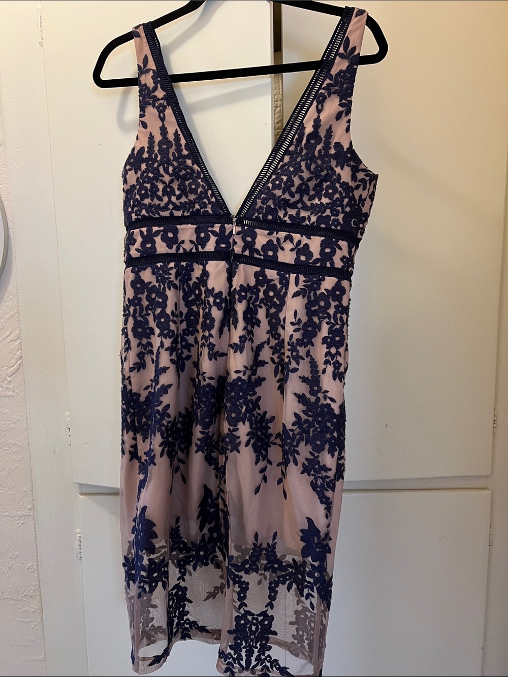 Bardot Sienna Floral Embroidered Sheath Dress Size 8 - Picture 2 of 9